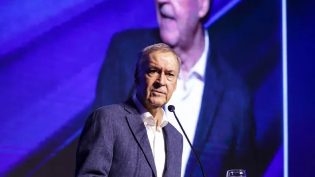 Schiaretti propone “medicina tradicional” para una economía argentina que demanda shock (y terapia intensiva)