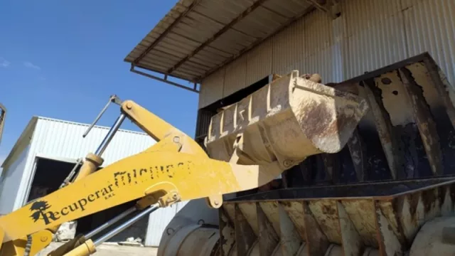 Recuperar, una fábrica de fertilizantes de Colonia Caroya, que reemplaza residuos fósiles por restos de poda (y le soluciona un problema a los municipios vecinos)