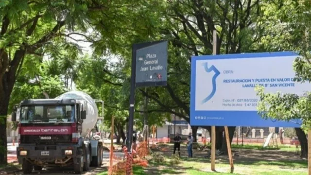 San Vicente: con la ejecución de veredas, avanzan las obras de revalorización de la Plaza Lavalle