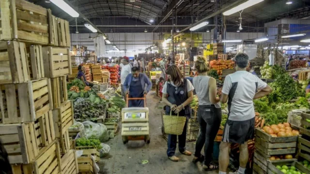 Un signo de la crisis: en 10 meses las ventas en el mercado COFRUTHOS cayeron un 40%