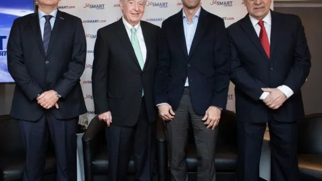 Santos participó del lanzamiento de JetSmart en Argentina