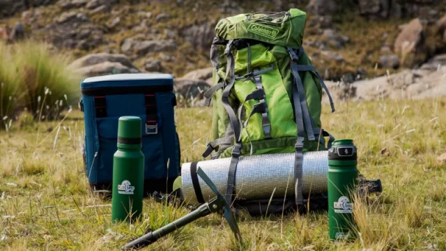 ¿Me prestas una bolsa de dormir? ¡Olvidate! Kit Camp (la marca nacida en Paravachasca) te alquila todo lo que necesitas para acampar