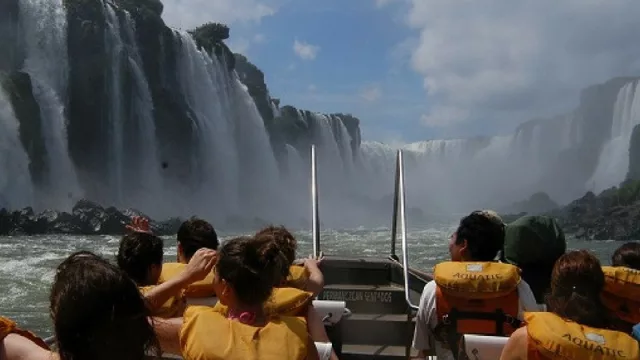 Santos: “Esta nueva ruta (Iguazú - Madrid) acerca el mundo a la Argentina”