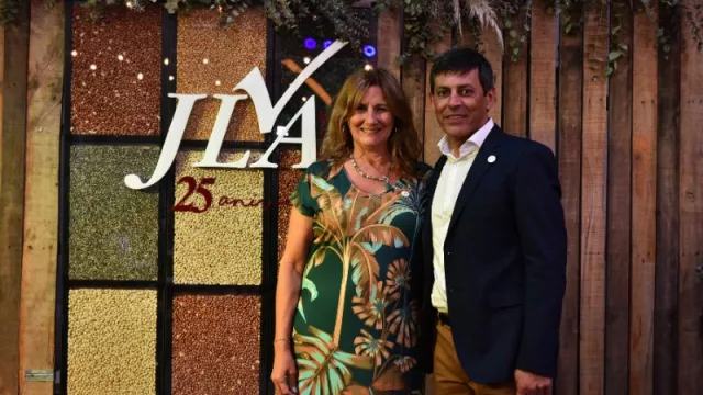 Roberto Sandrini, presidente de JLA y su esposa Marisel Corelli.