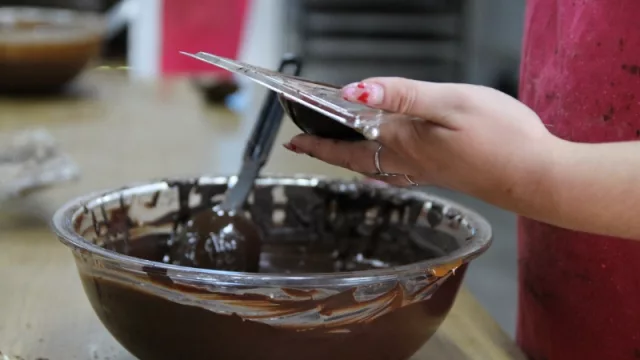 Cómo elegir el mejor chocolate para tus huevos de pascua caseros