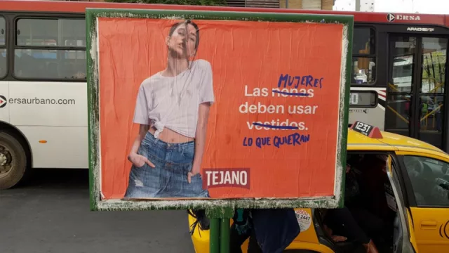 Se develó el misterio de los rebeldes con causa (quién hizo los carteles)