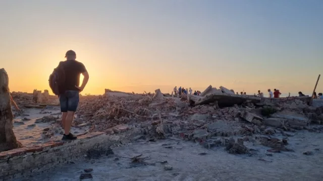 El turismo alternativo se consolida en Miramar de Ansenuza (una nueva experiencia en la viejas ruinas de la ciudad)