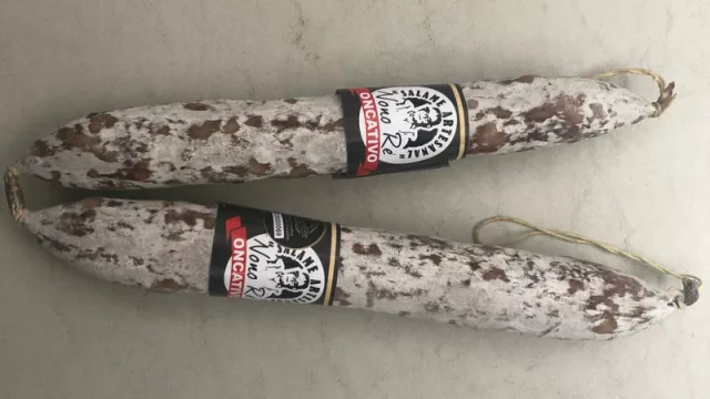 La marca Oncativo está presente en todos los productos del Cluster ($ 420 el Kg., unos $ 80 cada salamín)