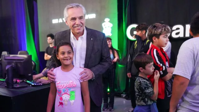El presidente Alberto Fernández visitó la Feria IT Joven en Tecnópolis
