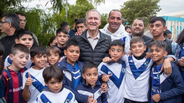 El gobernador Schiaretti habilitó el polideportivo social de barrio Parque de las Rosas