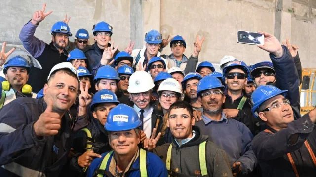 El Presidente recorrió las obras del primer reactor de potencia 100% argentino