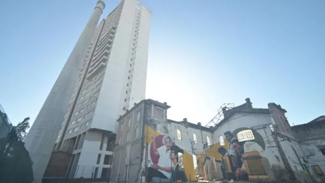 Un mural de 300 m2 refleja la historia de la ex Cervecería de Barrio Alberdi