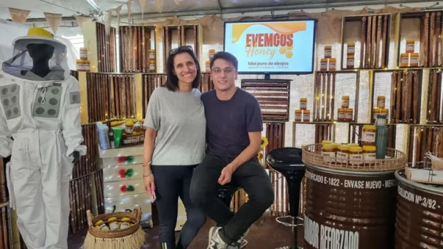 ¿Poliamor? No, “polifloral” (la característica que hace de la miel de Ansenuza, un producto de exportación)