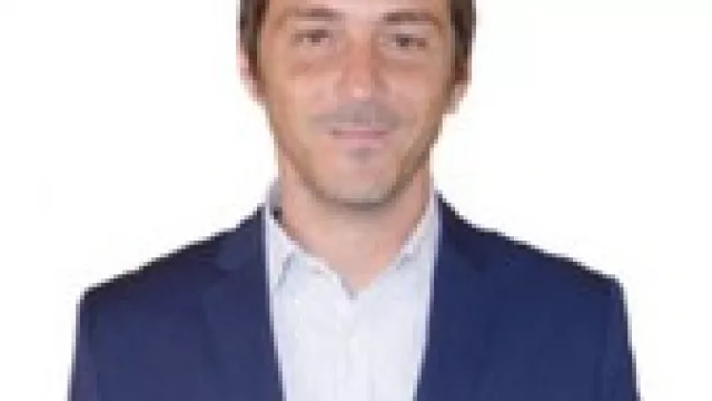 Con la camiseta del marketing puesta