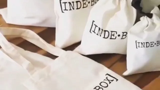 Así trabajan Las Omas, las mujeres que producen bolsas de lienzo biodegradables para Coca Cola (apuestan a llegar a producir 10.000 bolsas mensuales)