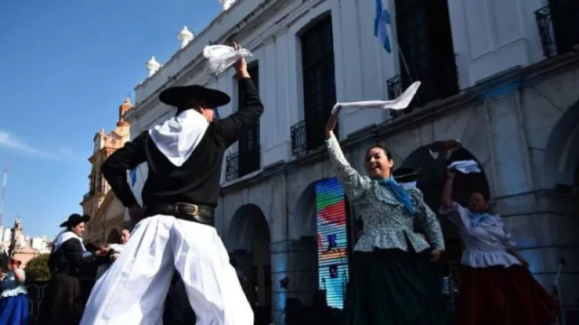 Córdoba vuelve a vivir la gran fiesta patria: el Sol del 25 Viene Asomando