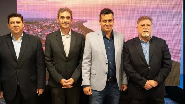 Miguel Ángel Sosa, presidente de la Cámara de turismo de Chubut; Leonardo Gaffet, Ministro de turismo de Chubut y presidente de la Agencia Chubut Turismo; Alejandro Lastra, titular de la Agencia Córdoba Turismo; y José González, presidente de la Cámara de Turismo de Córdoba.