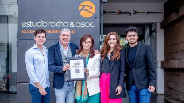 Estudio Rocha & Asociados recibe un reconocimiento provincial por acceder a la Ley de Economía del Conocimiento (la consultora camina a su 30° Aniversario)