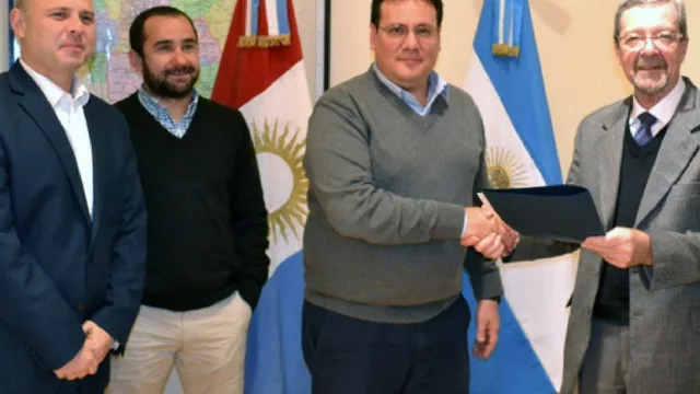 Tubos Trans Electric y Papelera Cumbre reciben los beneficios de la promoción industrial