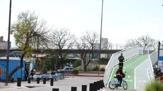 Conectada a la nueva Ciclovía Elevada, se puso en marcha la cuarta estación del Sistema de Bicicletas Públicas