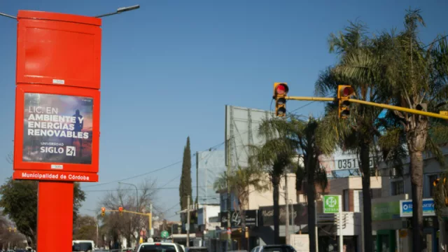 Carteleras, séxtuples, garitas y ahora… ¡relojes enteros!
