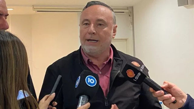 “Nos estamos cayendo de un precipicio” (qué dicen los industriales y el propio Accastello de las restricciones a importaciones y exportaciones)