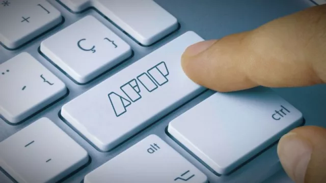 La recaudación cayó 5,5% en mayo, a pesar de contar con el dólar soja