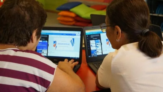 Vecinos se capacitan en informática, instalaciones eléctrica, maquillaje, fotografía, entre otros