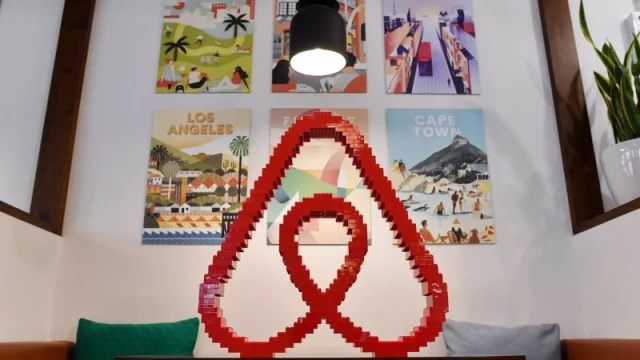 Airbnb introduce en España una nueva tecnología para prevenir fiestas no autorizadas (reduciendo en un 50% las denuncias)