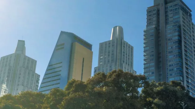 Dólar futuro: la AFIP informó a 405 contribuyentes que realizaron operaciones por 5, 7 billones de pesos