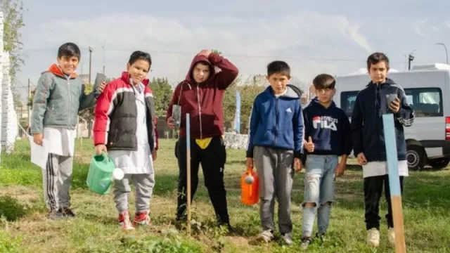En la Semana del Ambiente, vecinos plantaron más de 200 árboles autóctonos