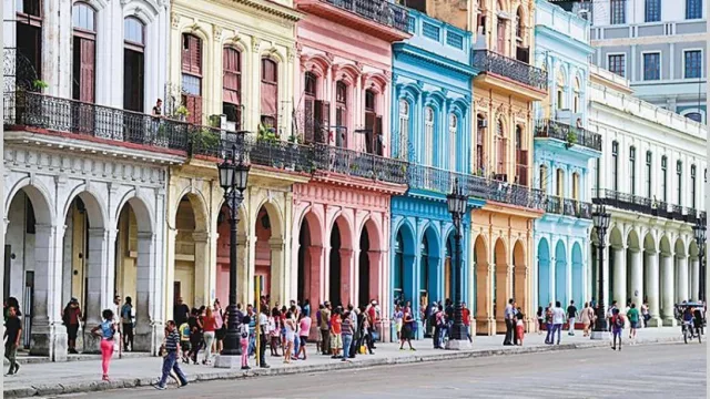 Por caída de demanda, se consiguen pasajes aéreos al exterior 40% más baratos en dólares