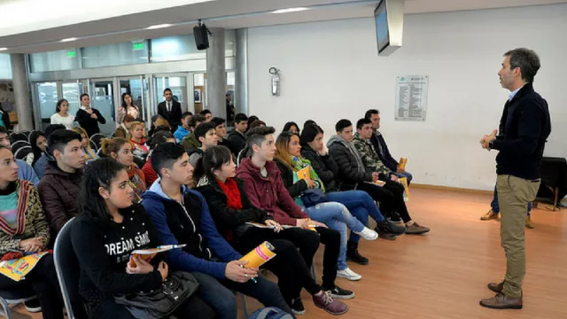 Más de 100 jóvenes del Programa Sí Sí iniciarán su entrenamiento laboral en empresas privadas