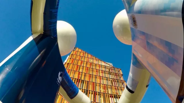 Argentina y Francia se abrazan en Casa Naranja (“Dejemos todo, menos de jugar”)