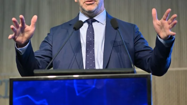 “Con Massa baja el riesgo de una devaluación” (la mirada de Guido Sandleris en la Bolsa y las definiciones de Llaryora)