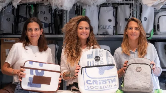 Con residuos del fracking de Vaca Muerta hacen bolsos y carteras (“Somos emprendedoras 2.0”)