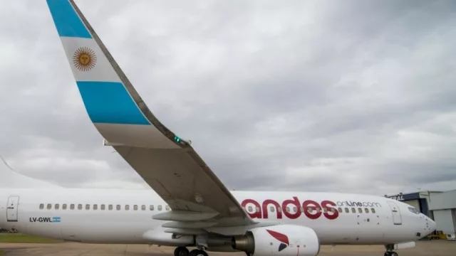 Sin los charters a Brasil y Cuba, Andes reprograma sus aviones a rutas nacionales (Salta - Bariloche y Foz de Iguazú)