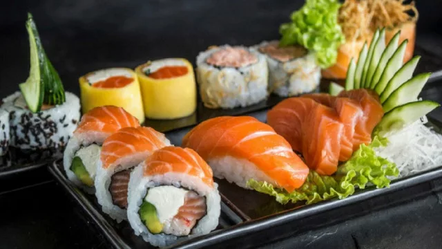 Sushi y donas para el mundial: las propuestas de las marcas para acompañar los partidos