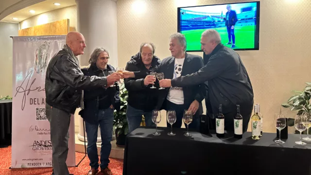 Andes Growers es la bodega de los futbolistas (ya hizo el vino de Kempes) y ahora llega el del Pato Fillol