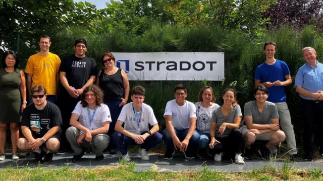 Los subcampeones de Robocup 2023 volvieron de Francia con una oferta de trabajo (mano a mano con Stradot)