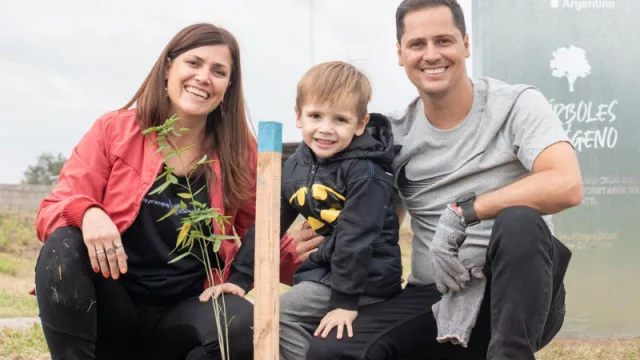 ¡Marchen 200 árboles! En Hiper Argentina celebraron el día de la tierra (con las manos en la masa)