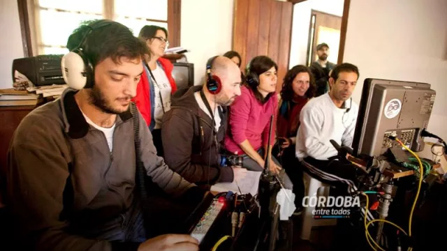 La película es una comedia en tono de falso documental.