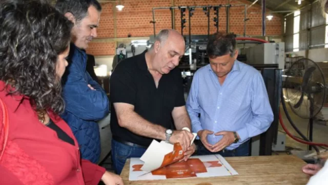 Peppo visitó fábricas: “Seguimos apostando a concretar el sueño del Chaco Industrial”