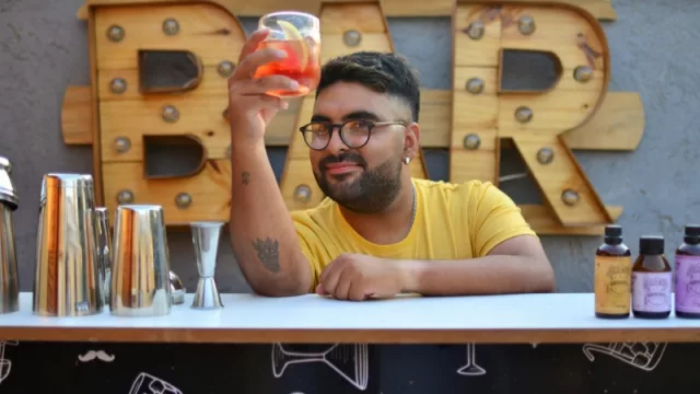 Se repartirán gratis 200 botellitas de caña con ruda (en el Mástil Mayor)