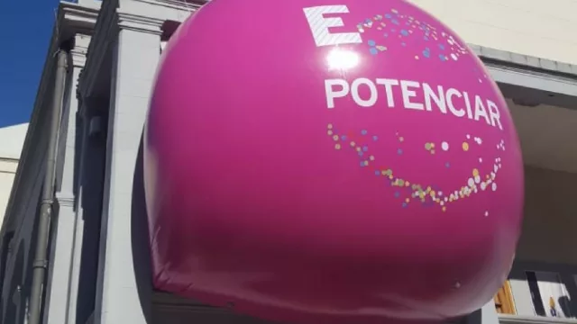 “Potenciar”, la esfera gigante que se sale de los límites (para promocionar la Experiencia Endeavor)