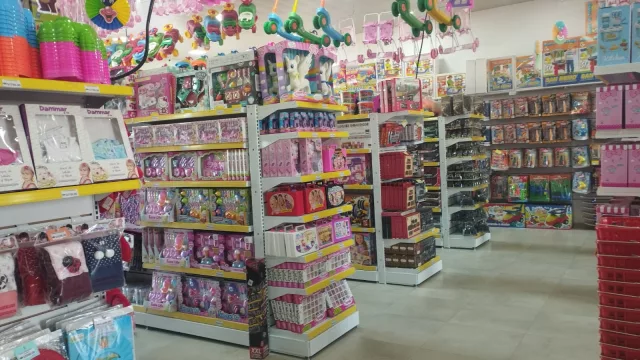 Infancias: crece la tendencia a jugar con personajes y superhéroes (Luguis Juguetería y una feria de dos días para adelantar las compras)