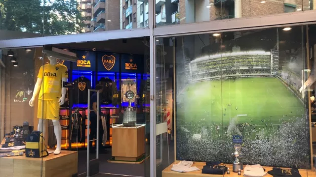 ¡Y dale, y dale… y dale Boca dale! Abrió en Córdoba la primera tienda oficial de “la mitad más uno”