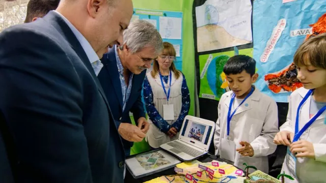 Participan comunidades educativas de todos los niveles y modalidades.