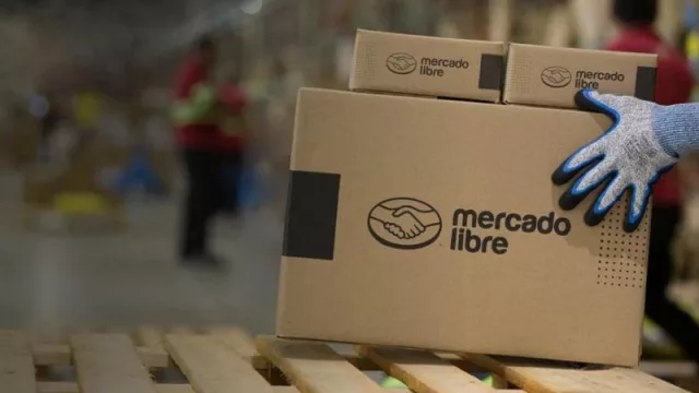 Más de 10.000 paquetes de Mercado Libre corren riesgo de no llegar hoy a destino en Córdoba (150 repartidores reclaman en su Centro de Distribución)