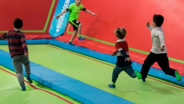 Atención inmobiliarias: Rush Trampoline Park está buscando un galpón de 3.000 m2 (negocio divertido)